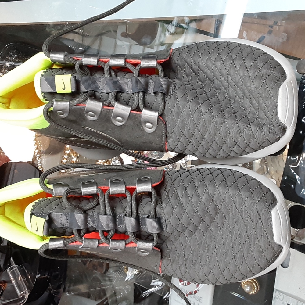 Nike Men's tennis Shoes size 9.5